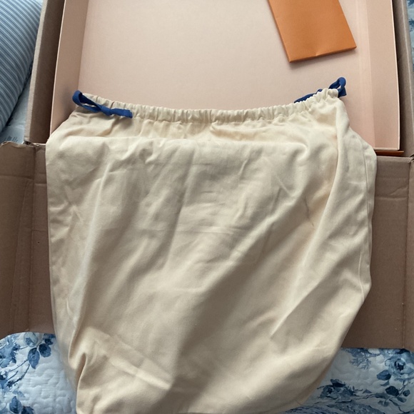 Louis Vuitton Dust Bag and shipping box - Picture 2 of 4